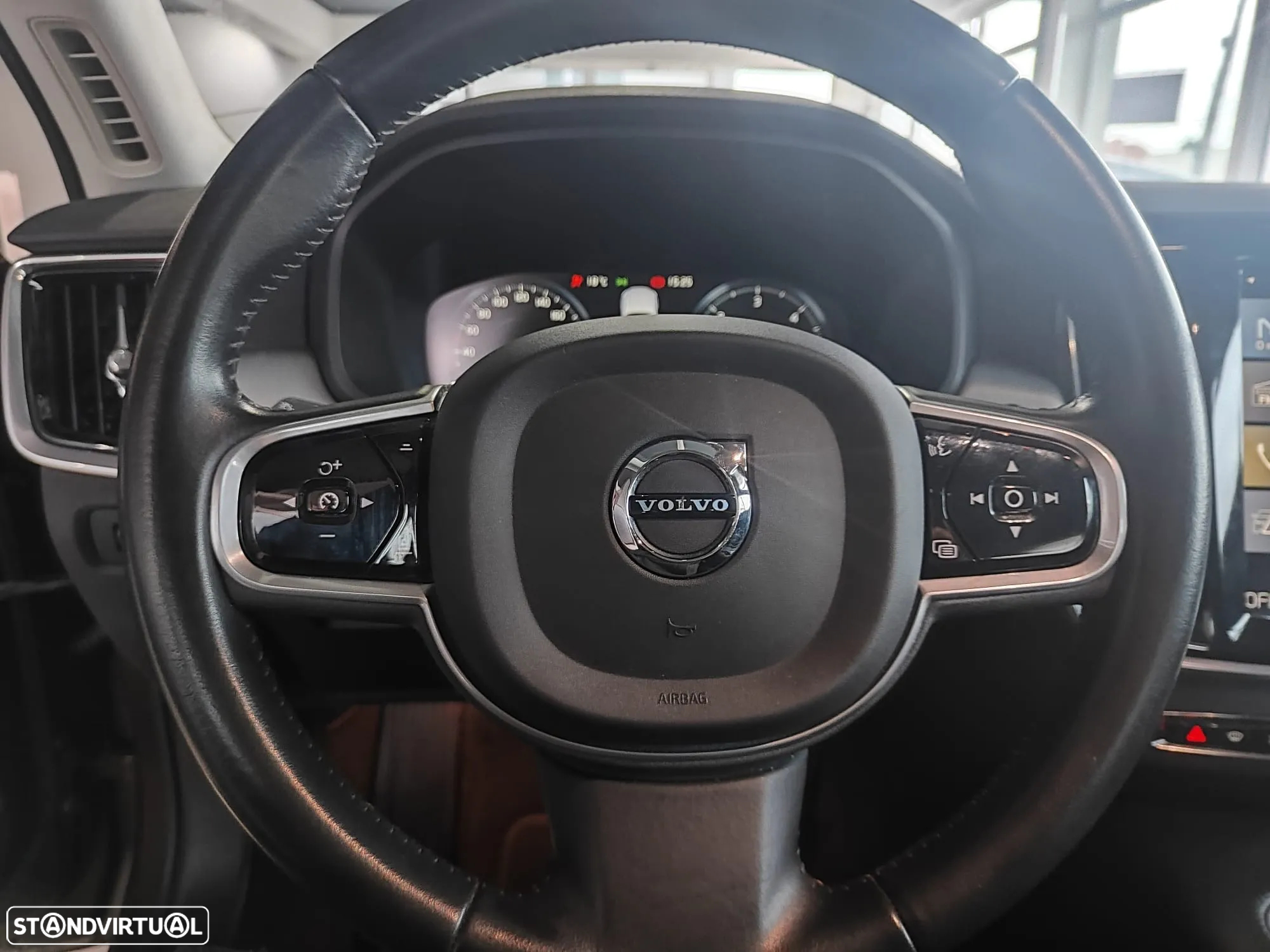 Volvo V90 2.0 D4 Momentum Plus Geartronic - 25