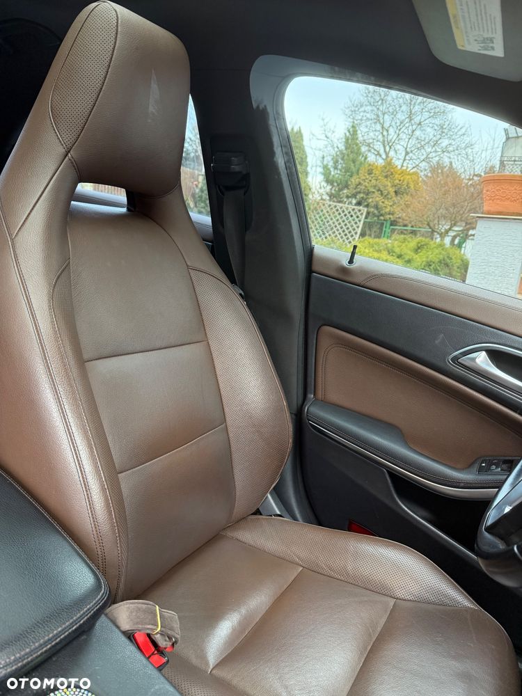 Mercedes-Benz CLA 250 7G-DCT - 12