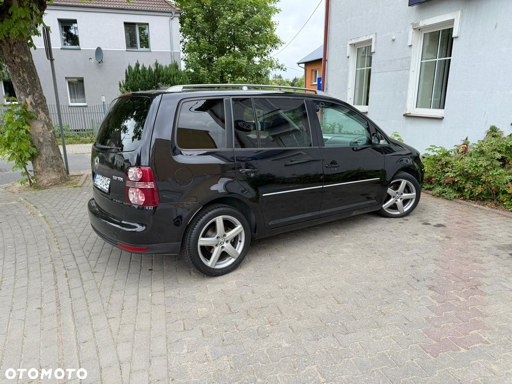 Volkswagen Touran 2.0 TDI Highline - 4