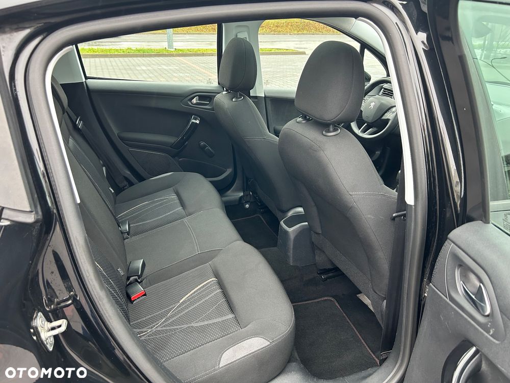 Peugeot 208 1.6 e-HDi Allure STT - 10