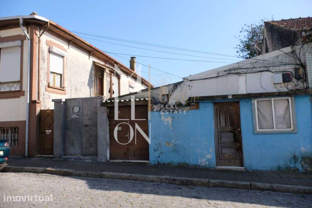 Prédio tipo Ilha, para recuperar na Corujeira - Porto - Grande imagem: 2/14