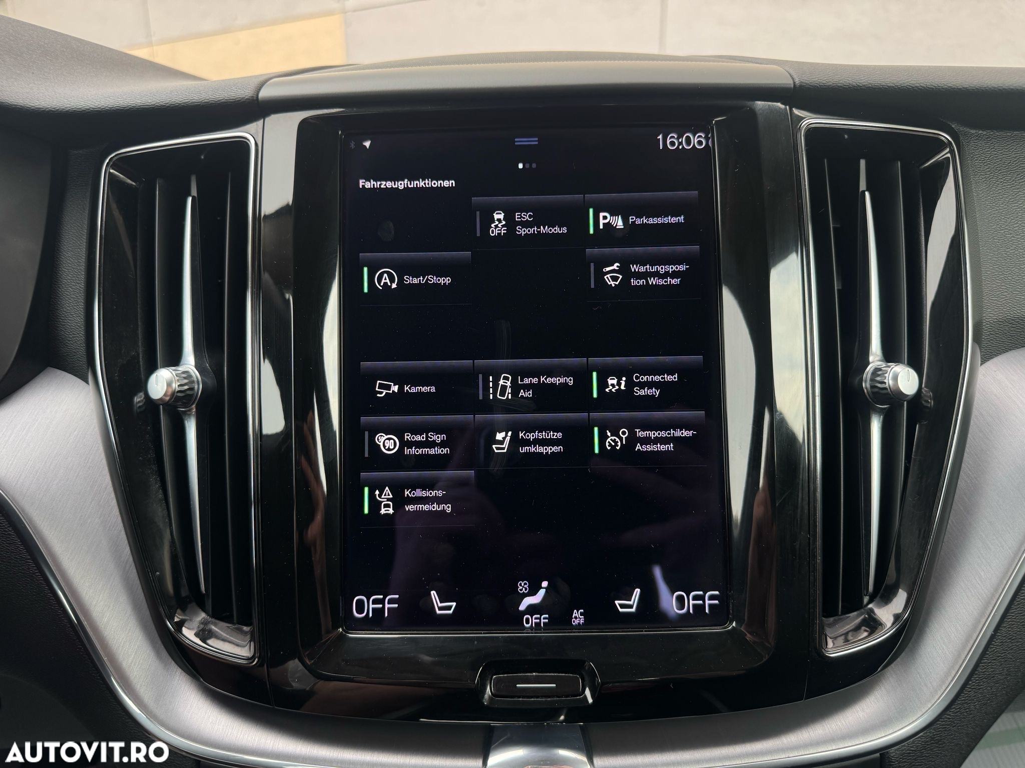Volvo XC 60 D4 AWD Geartronic Momentum - 24