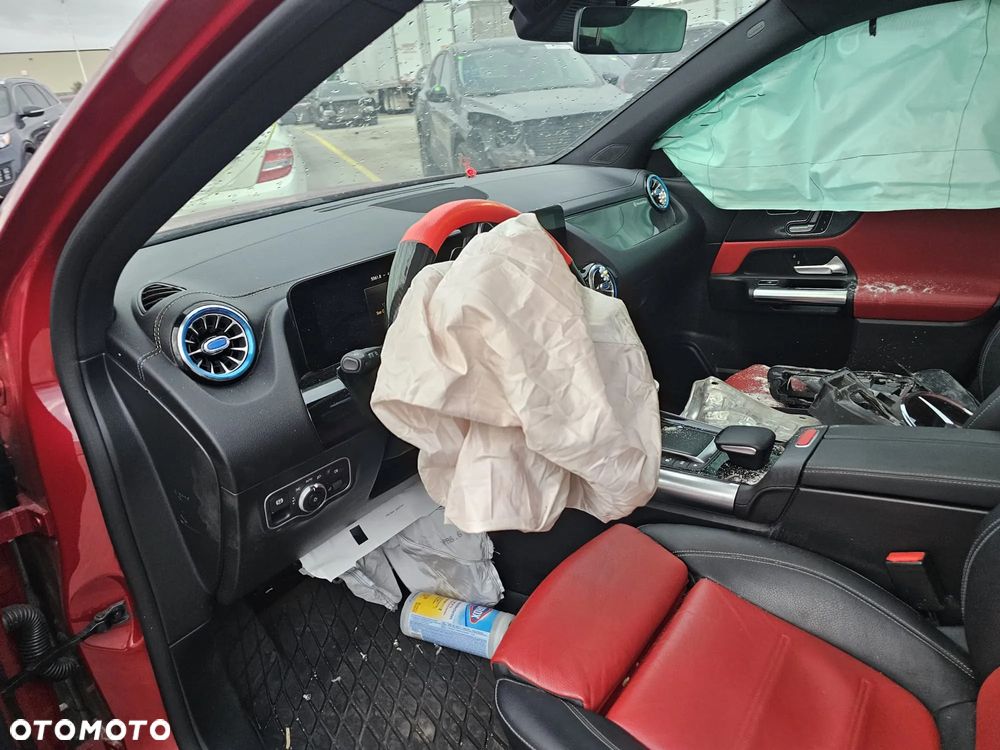 Mercedes-Benz GLA 250 4Matic 8G-DCT AMG Line - 13