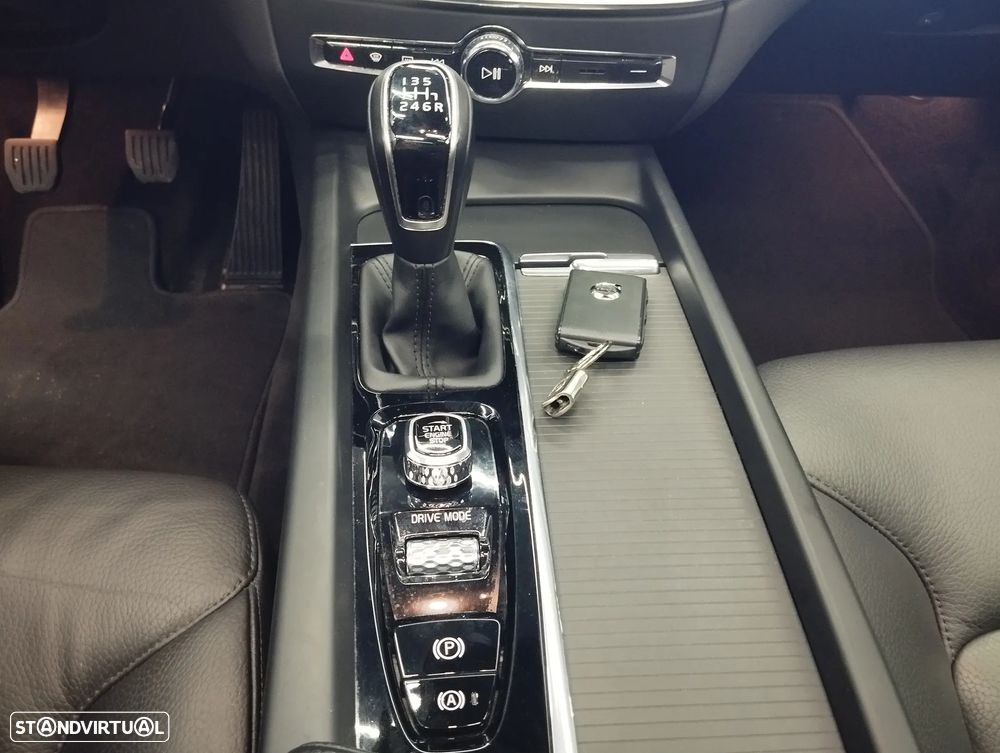 Volvo V60 2.0 D4 Momentum Plus - 32