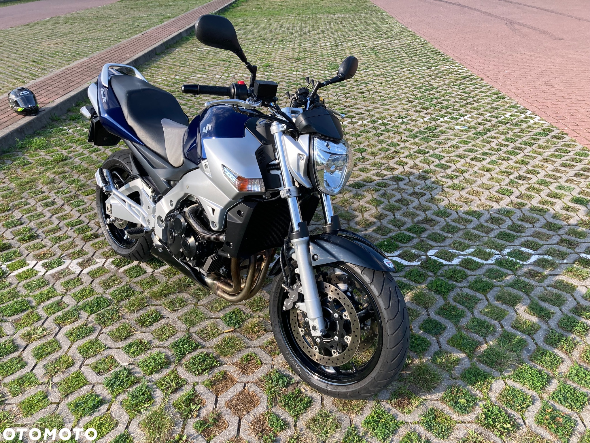 Suzuki GSR - 3