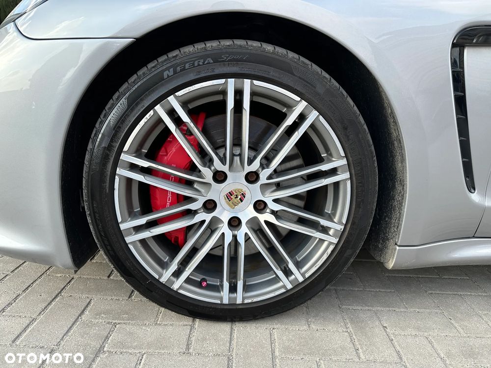 Porsche Panamera GTS - 31
