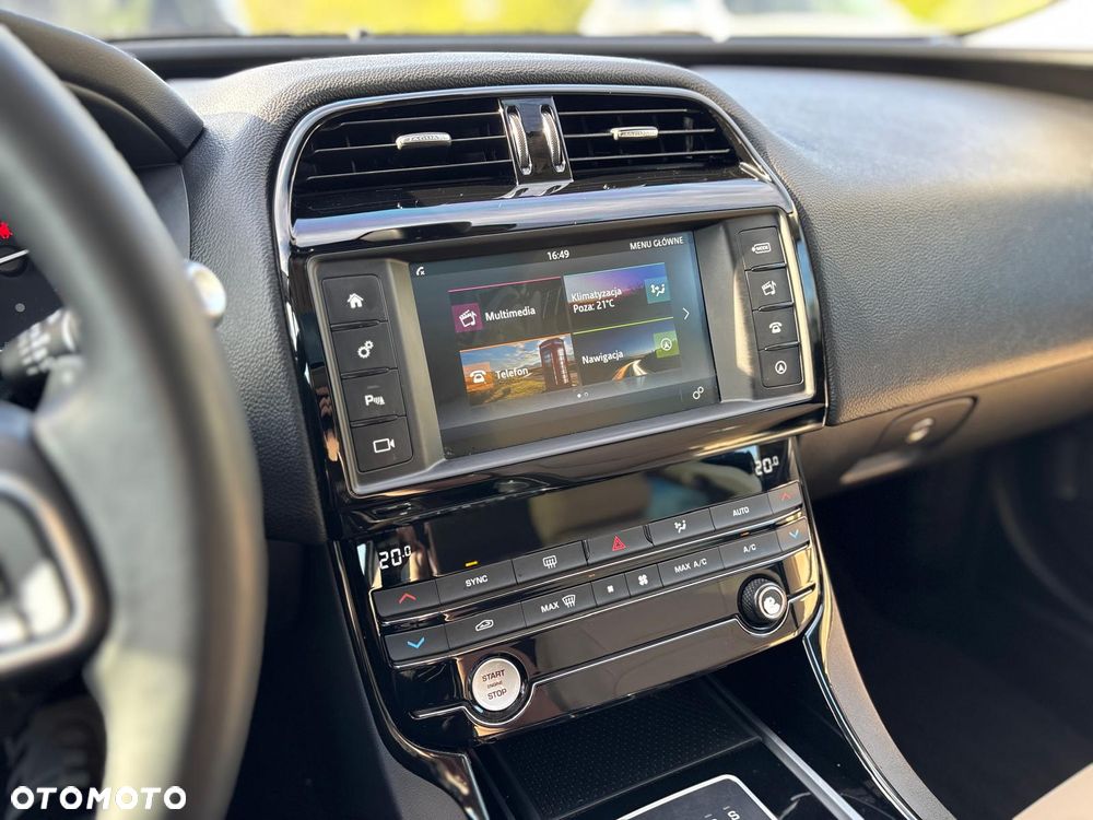 Jaguar XE 25t Prestige - 27