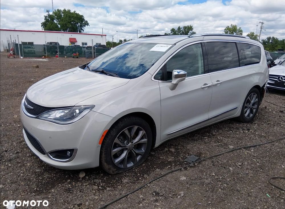 Chrysler Pacifica - 8