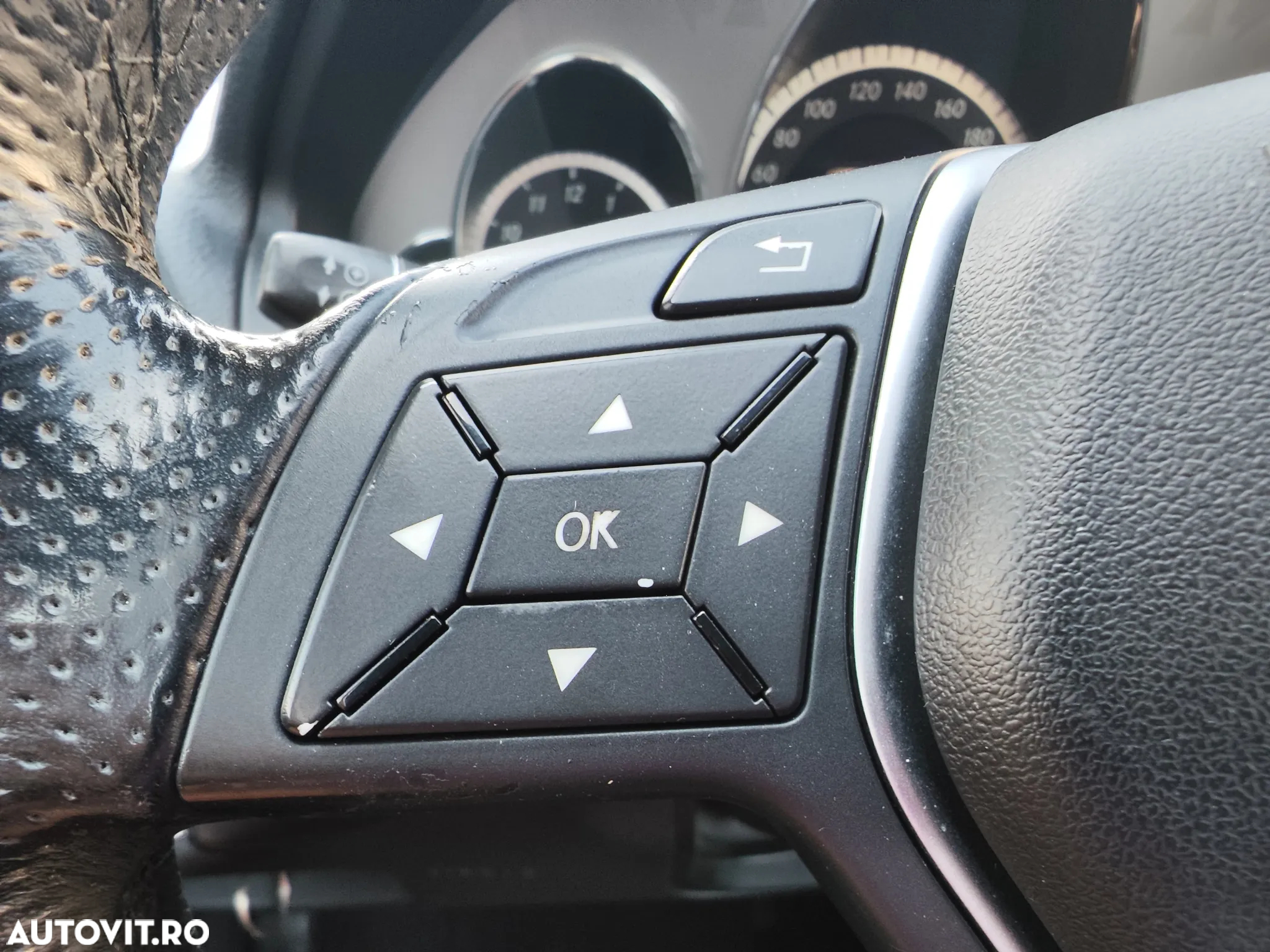 Mercedes-Benz E 220 CDI DPF Coupe BlueEFFICIENCY 7G-TRONIC Avantgarde - 27