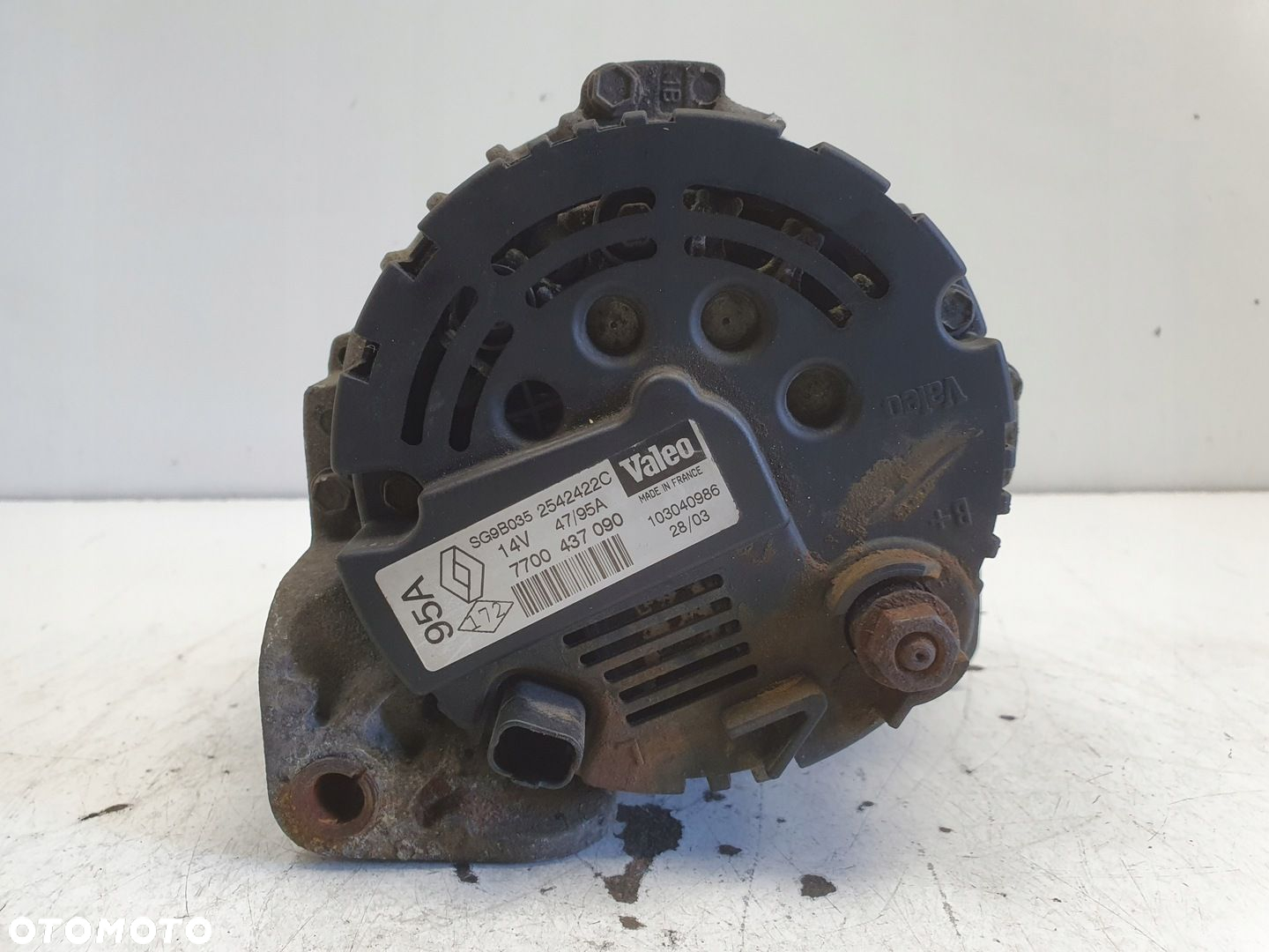 Renault Clio II 1.2 16V ALTERNATOR 7700437090 valeo 95A - 4