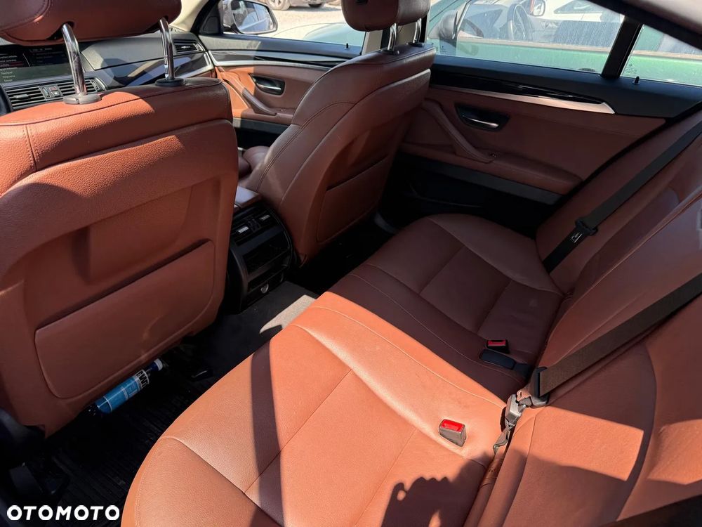 BMW Seria 5 525d xDrive - 8