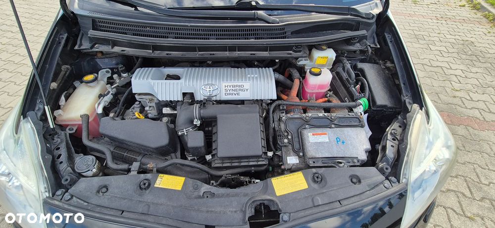 Toyota Prius (Hybrid) - 22