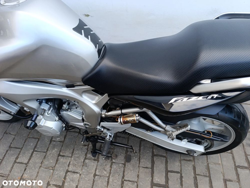 Yamaha FZ6 - 18