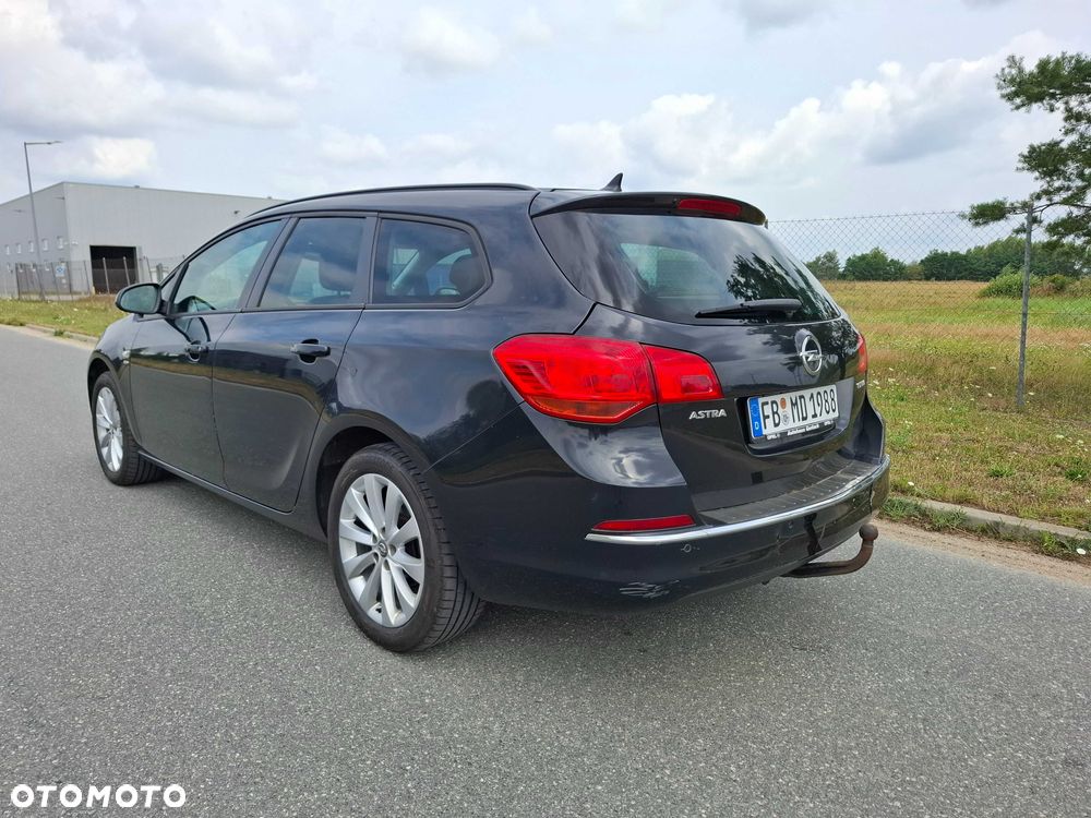 Opel Astra 2013 photo 3