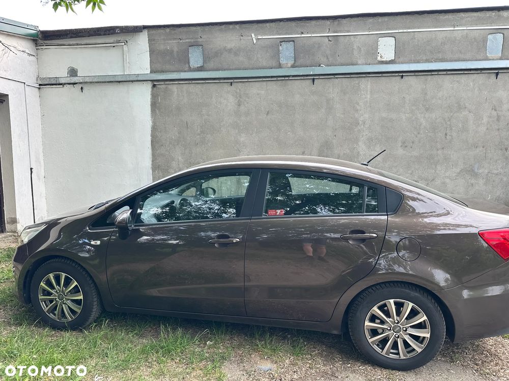 Kia Rio 1.2 L - 11