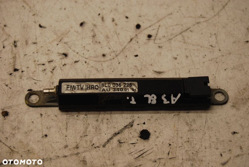 WZMACNIACZ ANTENY 8L0035225 AUDI A3 8L LIFT 8L0035225C - 1
