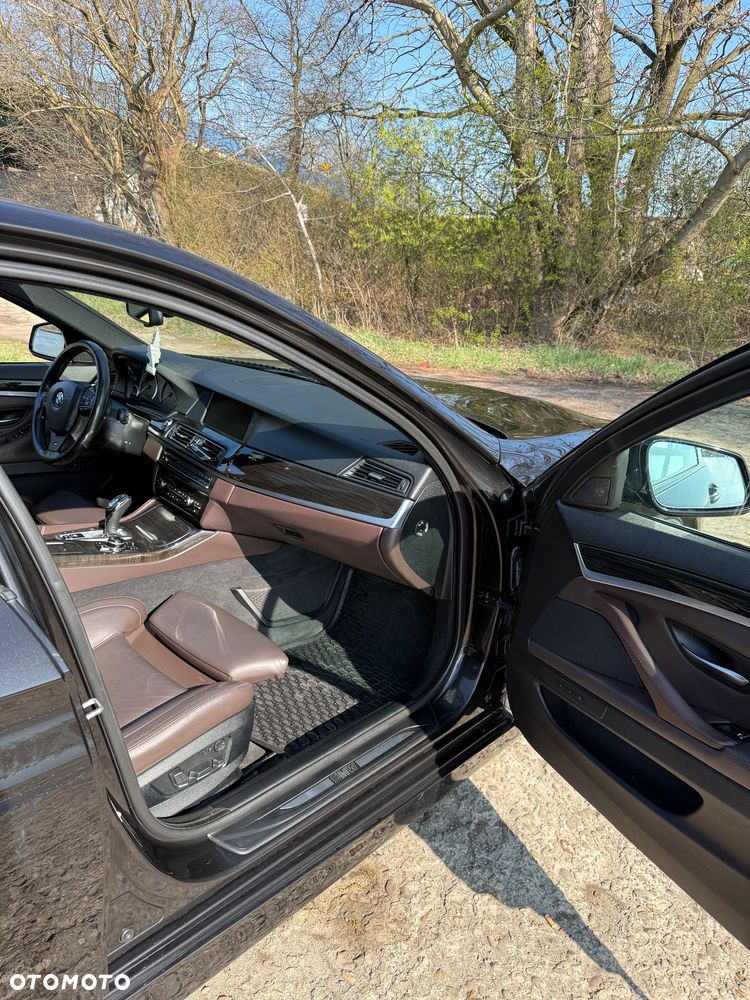 BMW Seria 5 530d xDrive - 14