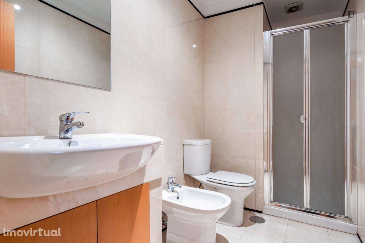 Quarto - localizado em Pedrouços Porto - Grande imagem: 5/9