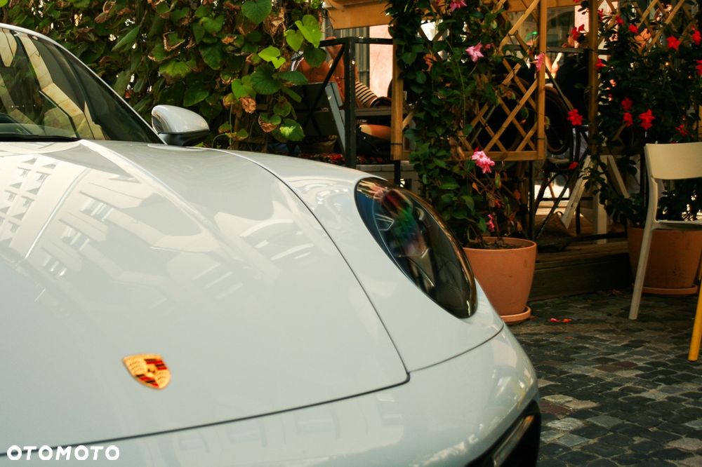 Porsche 911 Carrera 4S - 9