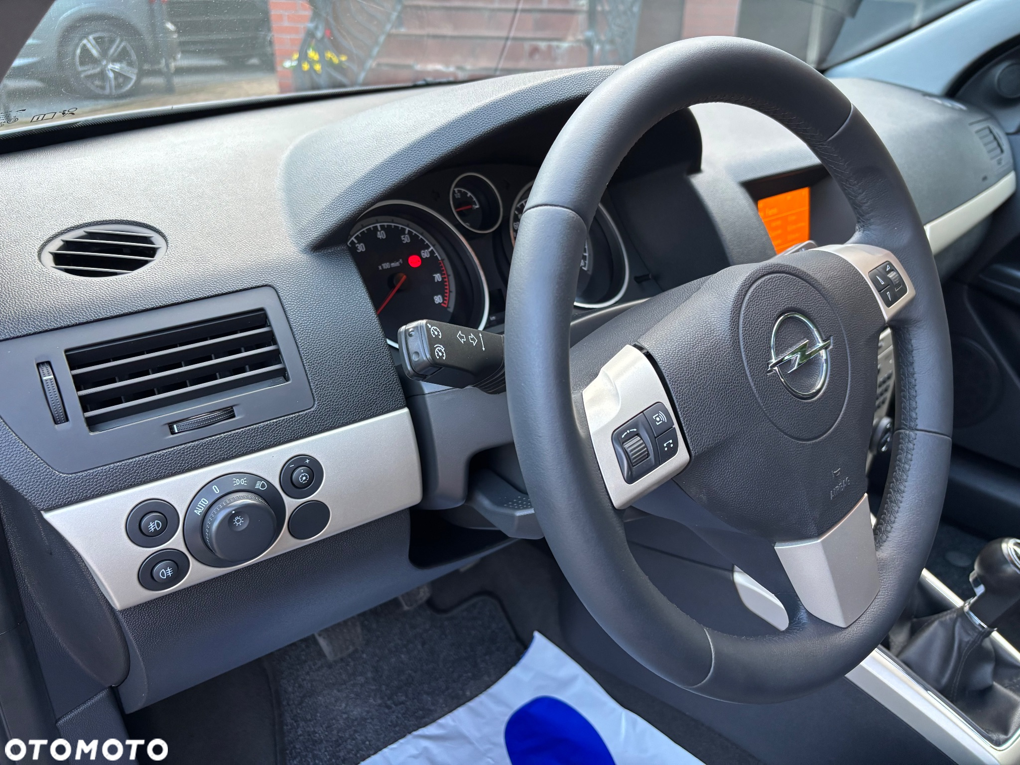 Opel Astra GTC 1.4 Cosmo - 30