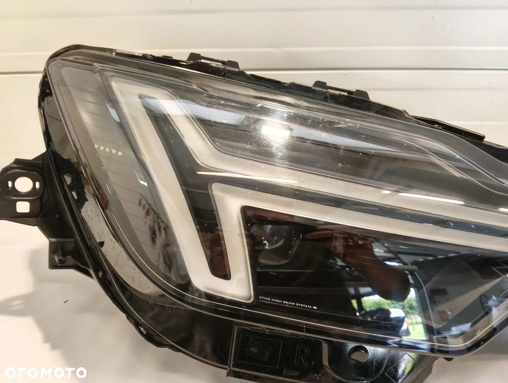 Volvo XC90 NM FULL LED 2025 KOMPLET LAMP PRZEDNICH 32365985/32365980 - 2