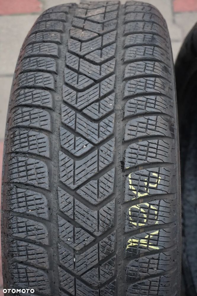 215 65 17 Pirelli Scorpion Winter - 4