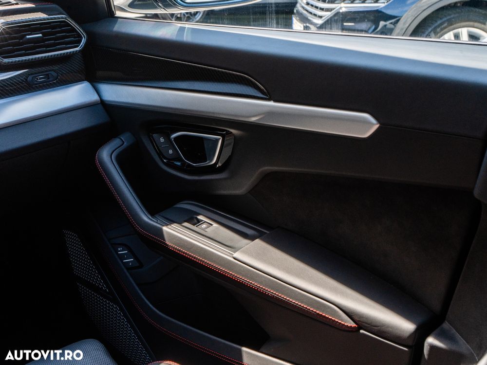 Lamborghini URUS - 38