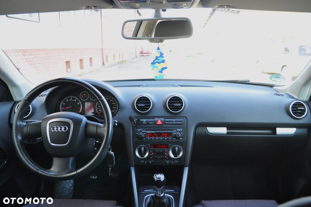 Audi A3 3-drzwiowe 2.0 FSI Attraction - 12