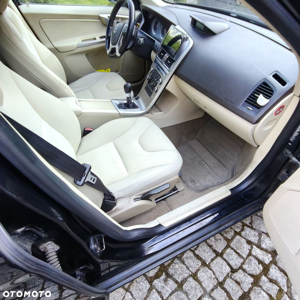 Volvo XC 60 D5 AWD Momentum - 6