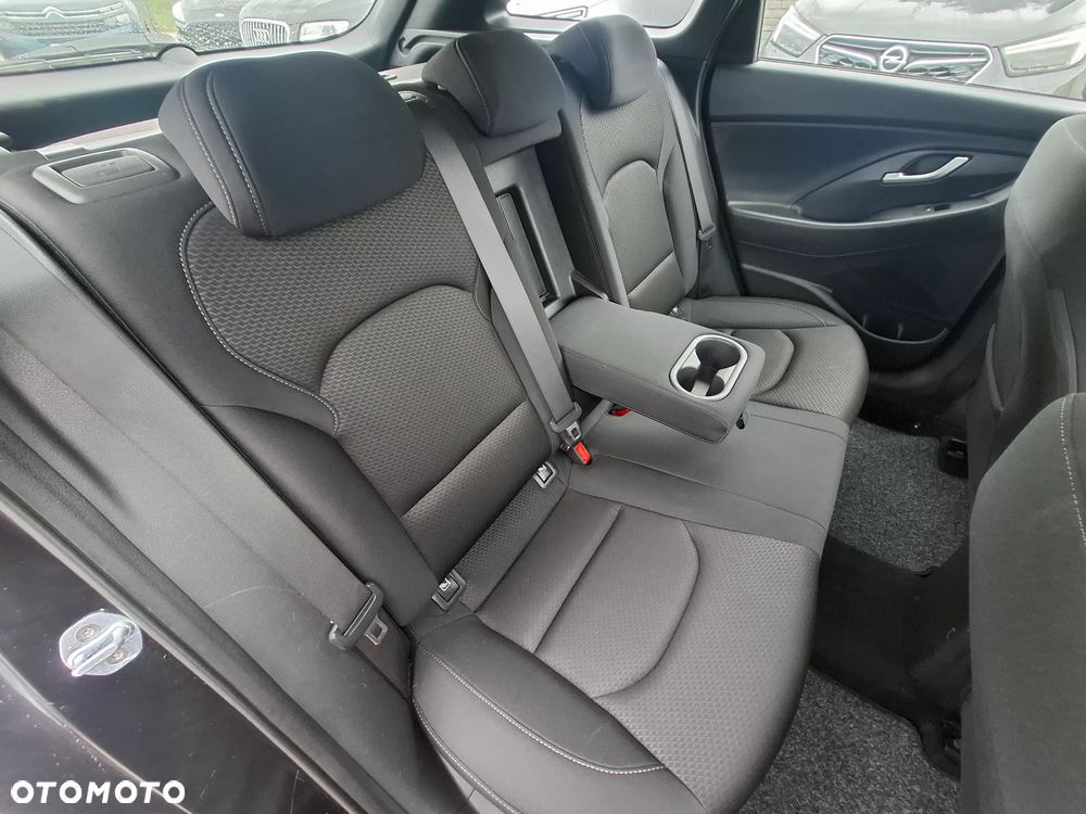 Hyundai i30 1.6 D Comfort - 16