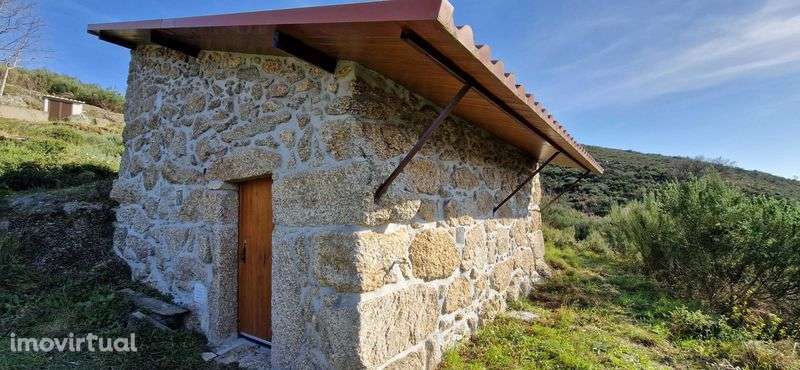 Refúgio na Serra da Estrela | Cabana de pedra + terreno 1460m² - Grande imagem: 2/10