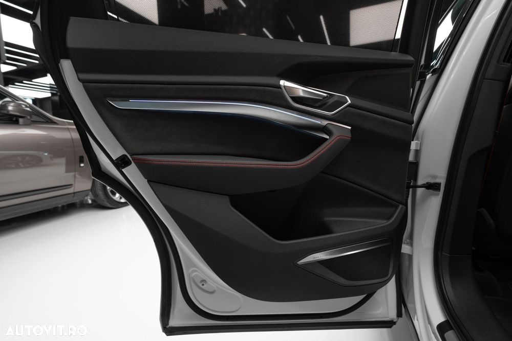 Audi Q8 Sportback e-tron - 35