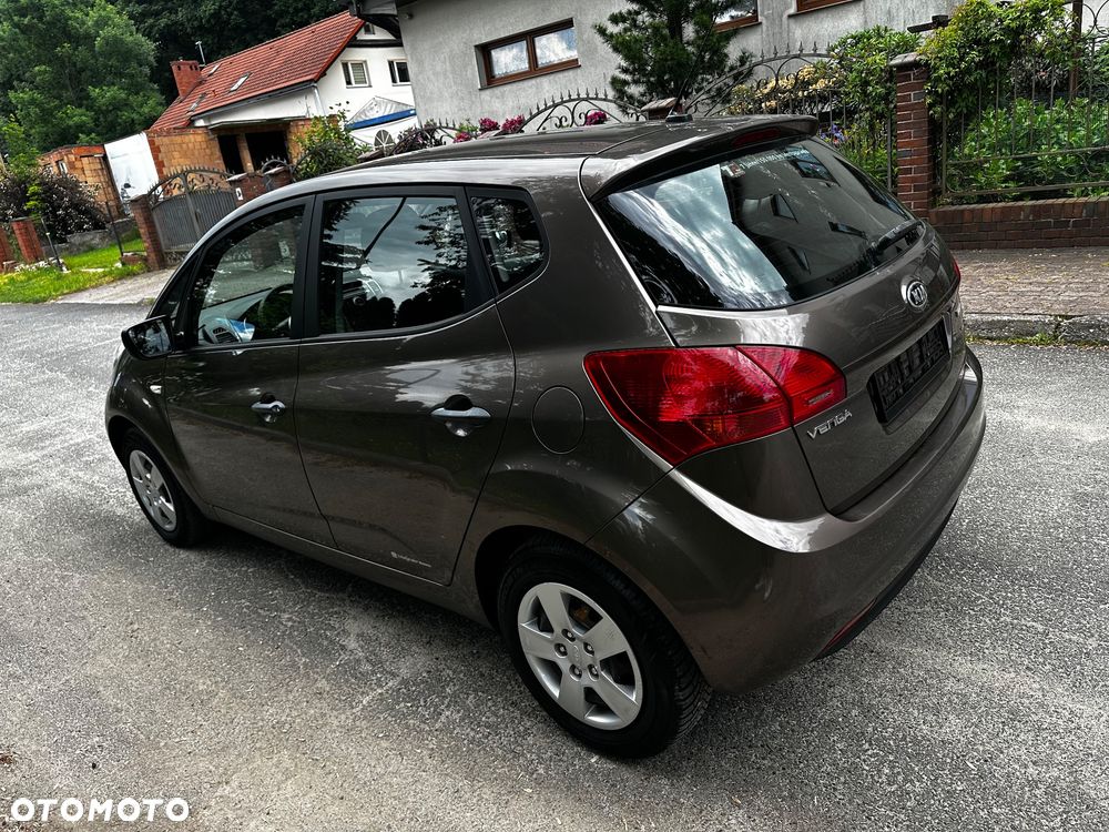 Kia Venga - 11