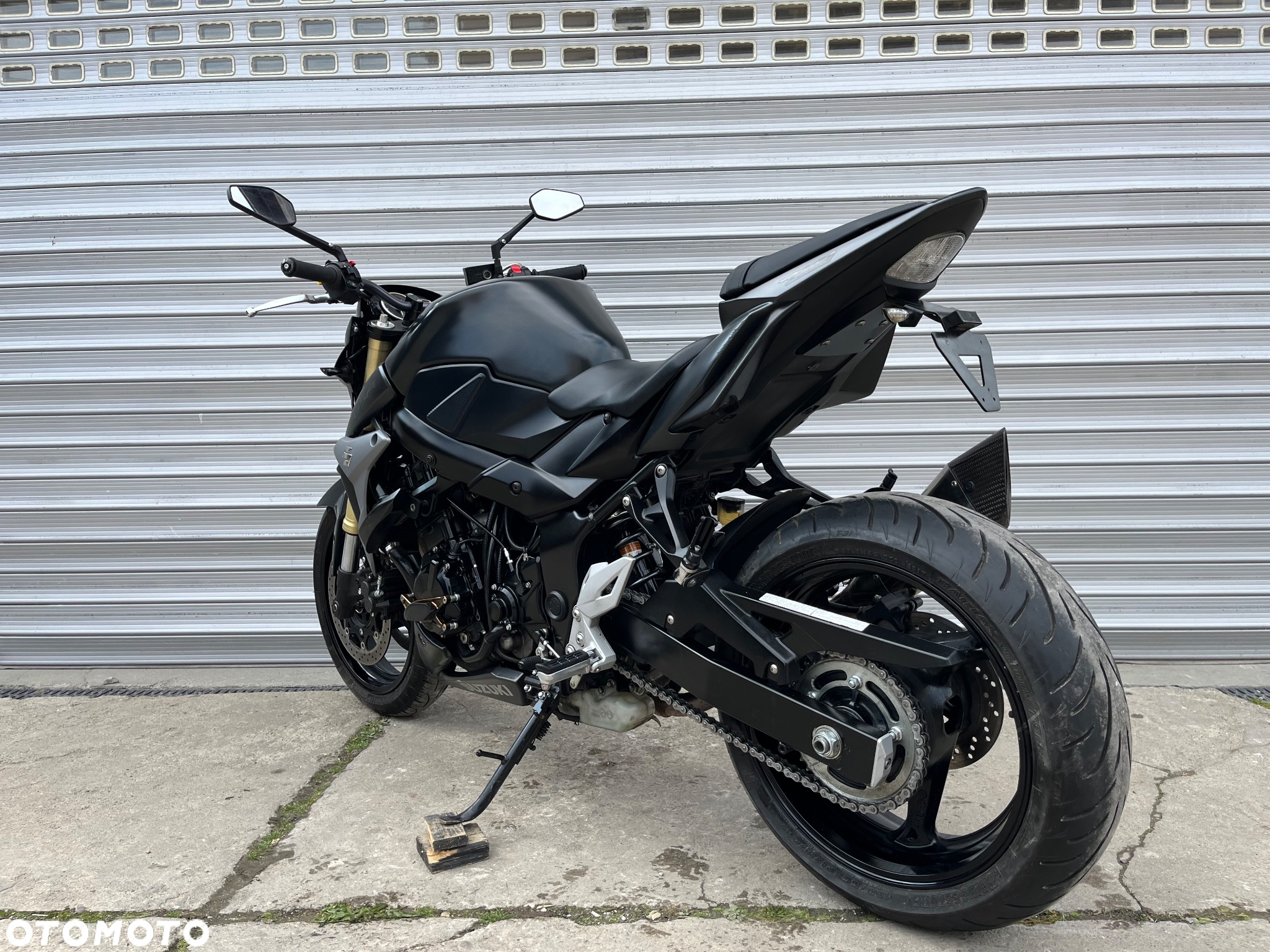 Suzuki GSR - 7