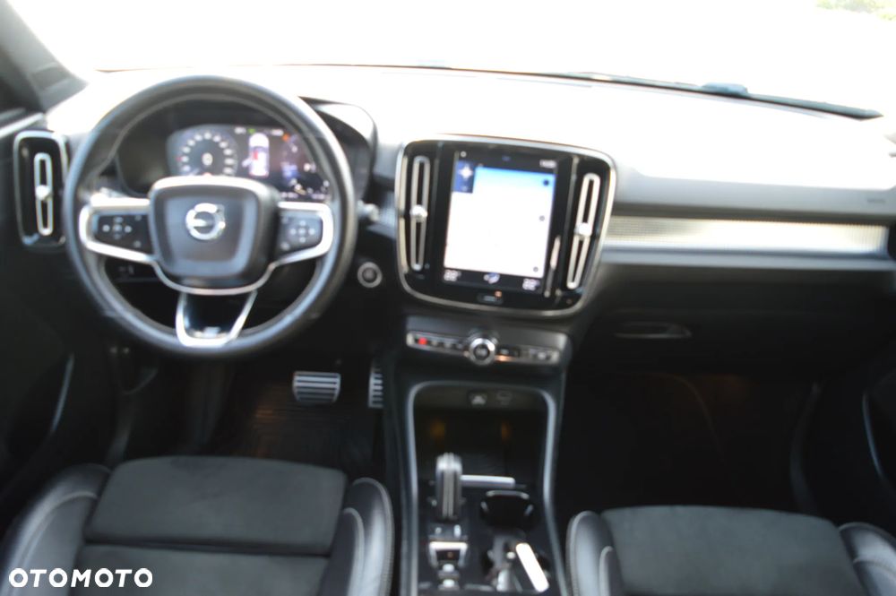 Volvo XC 40 D4 AWD Geartronic R-Design - 22