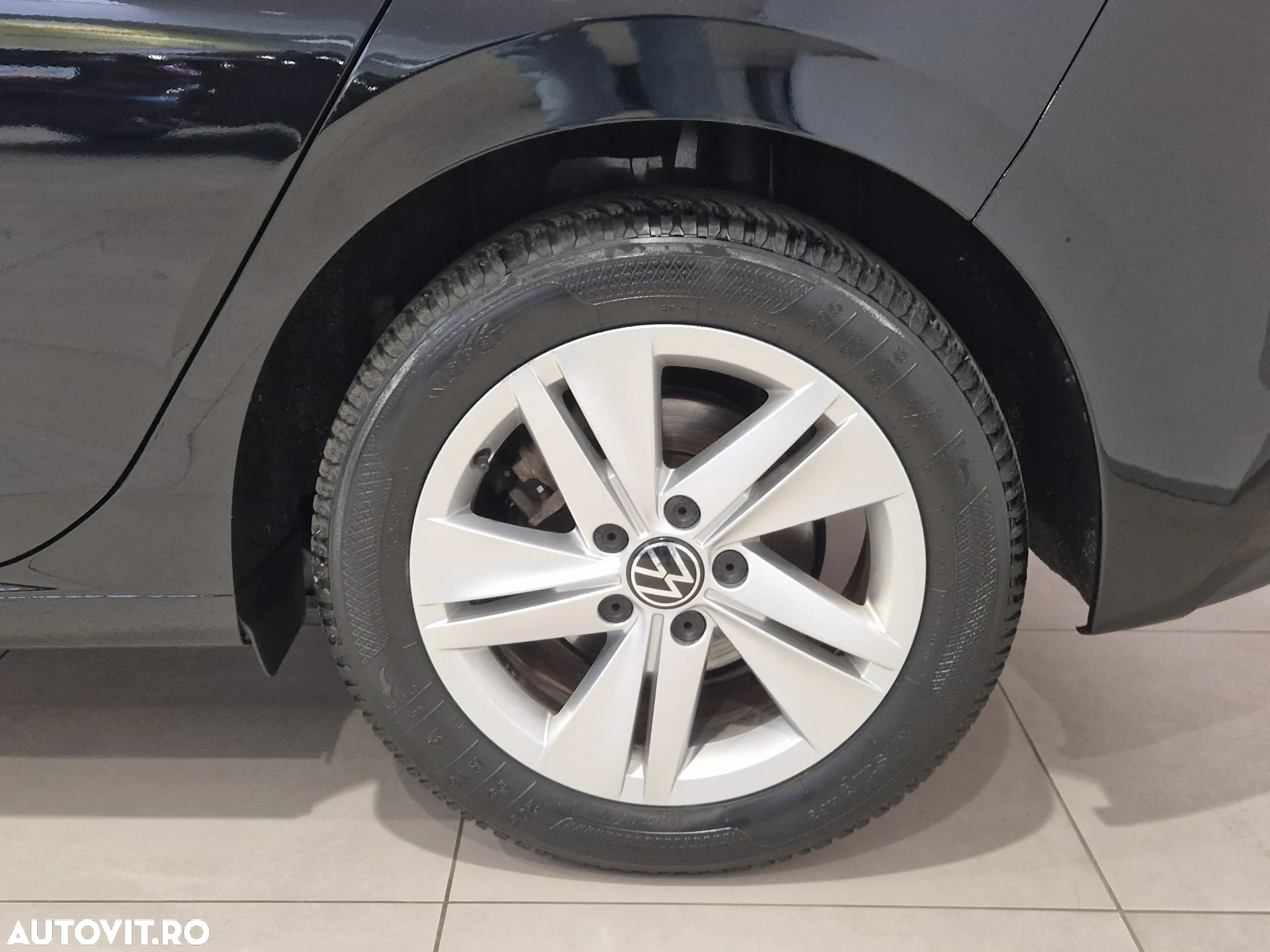 Volkswagen Golf 1.0 eTSI DSG MHEV Life - 10