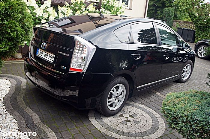 Toyota Prius (Hybrid) Life - 12