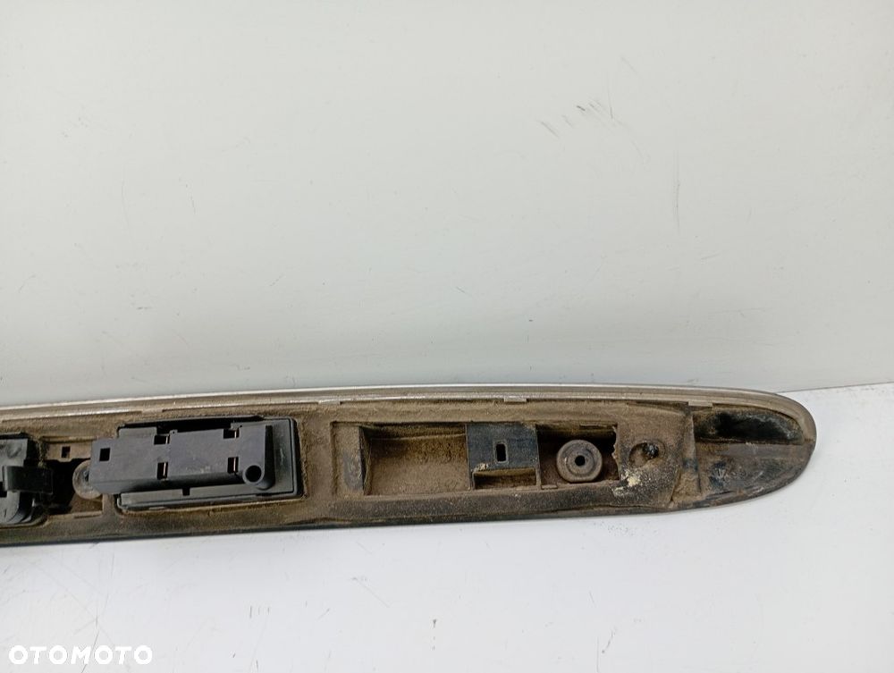 oświetlenie lampka tablicy rejestracyjnej blenda klapy mercedes W169 A-klassa - 17