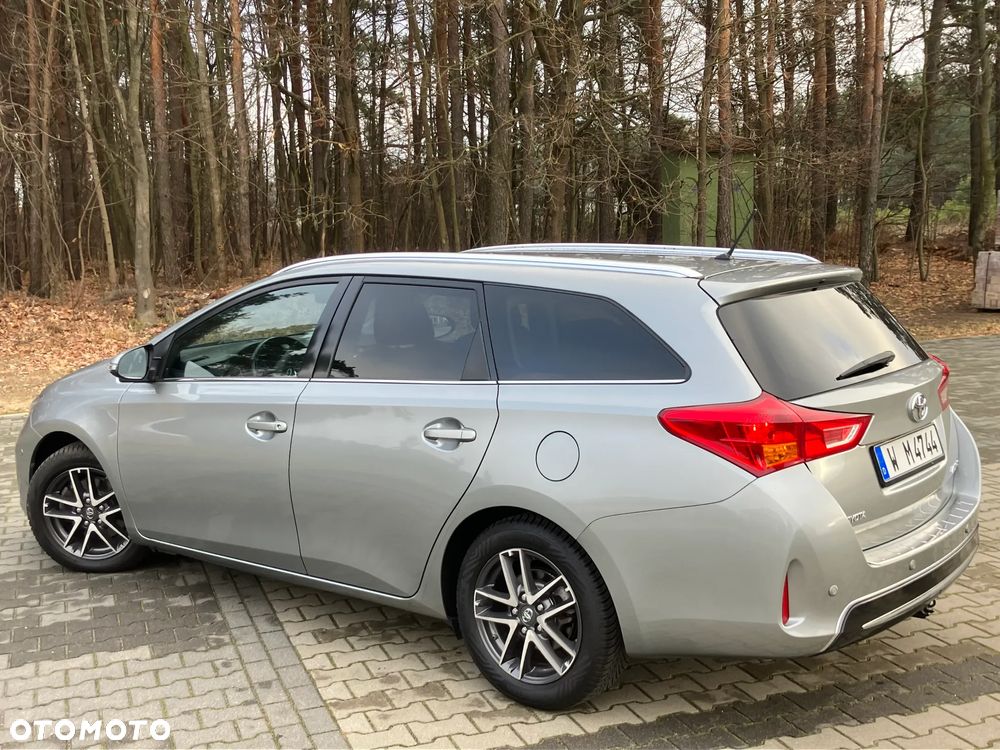 Toyota Auris 2.0 D-4D Executive - 5