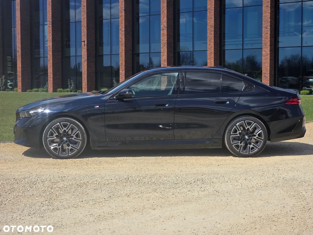 BMW Seria 5 550e xDrive PHEV M Sport - 3