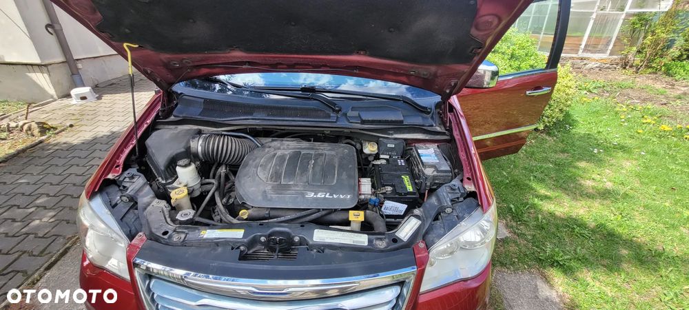 Chrysler Town & Country 3.6 Limited - 10