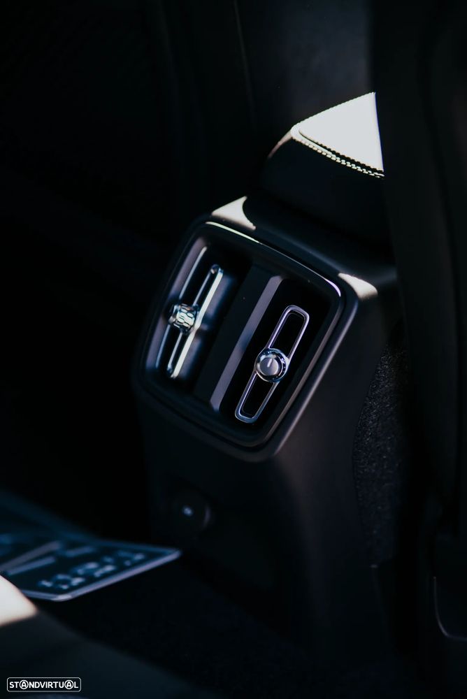 Volvo C40 Recharge Twin Motor Plus - 35