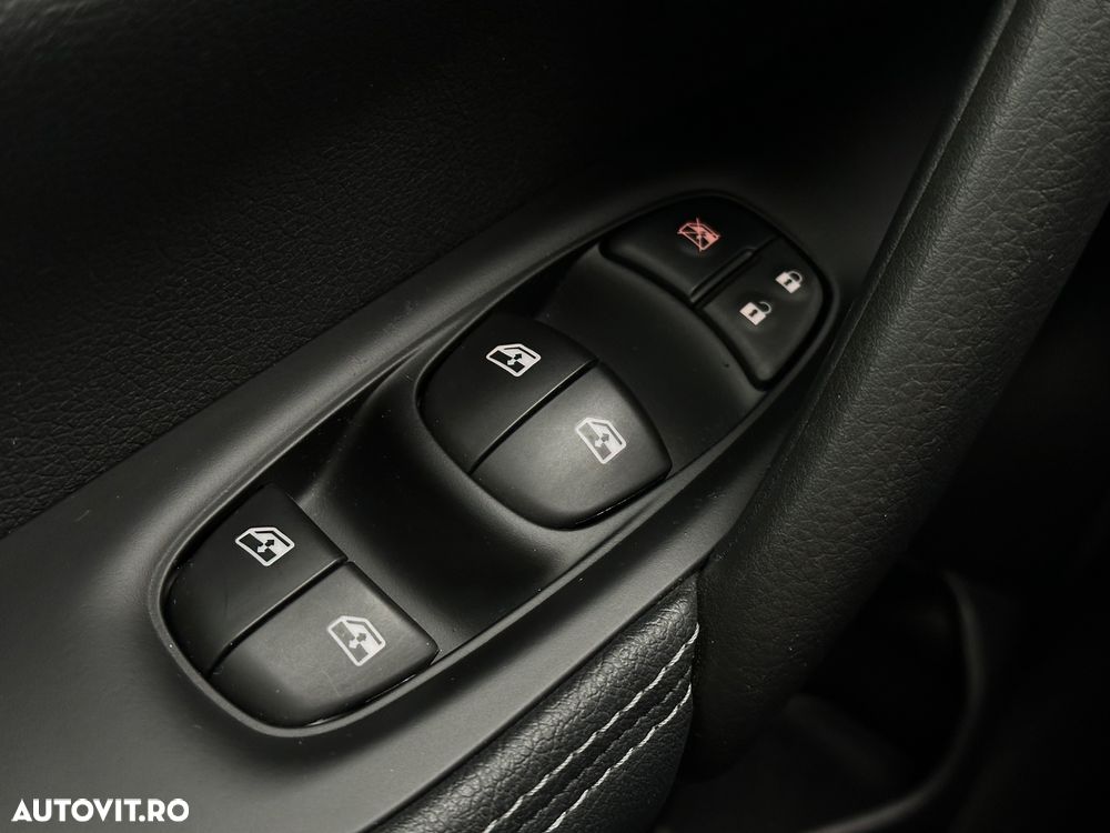 Nissan Qashqai 1.3 DIG-T N-CONNECTA - 29