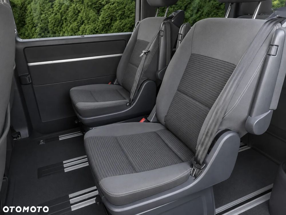 Volkswagen Multivan - 13