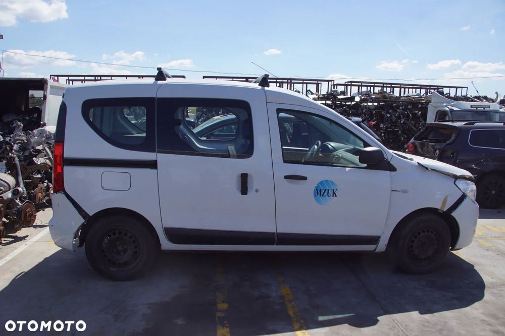 Auto na części - Dacia Dokker 1.6 SCE 102 KM H4M738 JR5076 DV369 2016R Silnik Skrzynia Drzwi Błotnik Lampa Lusterko Klamka Szyba Deska Kokpit Sterownik Moduł Czujnik Licznik Panel Kierownica - 3