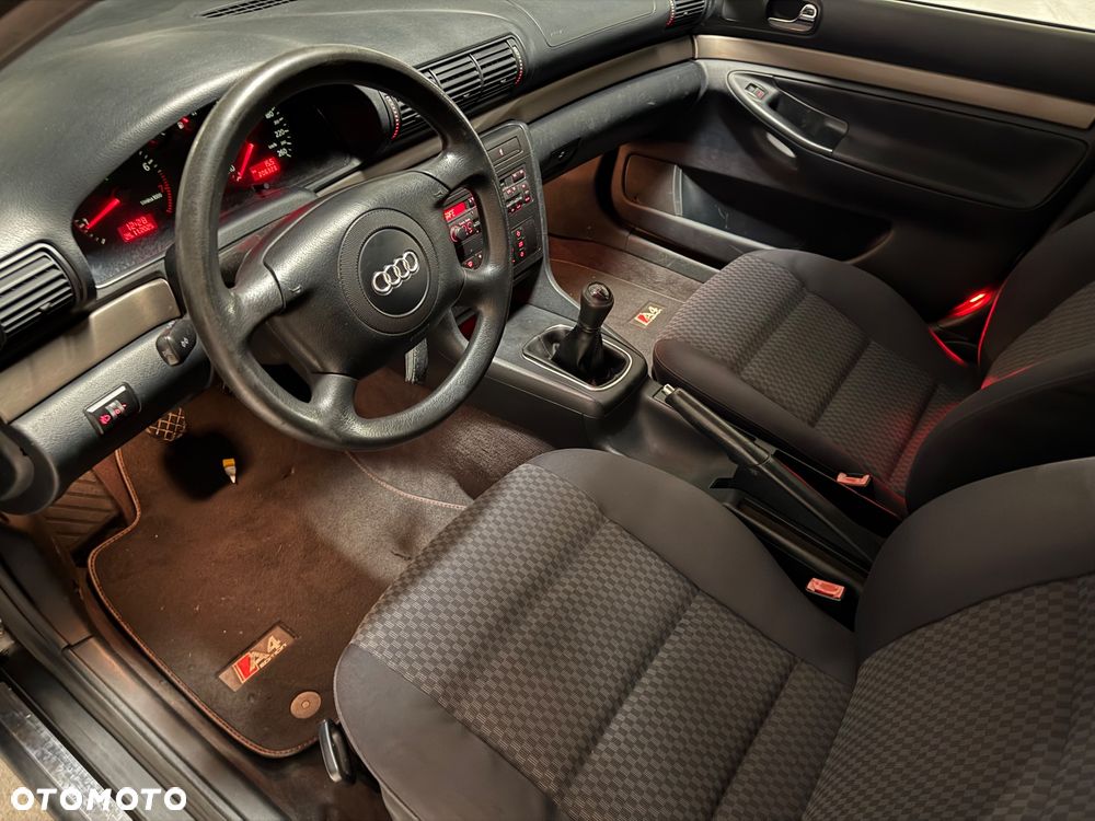 Audi A4 Avant 1.8 - 7