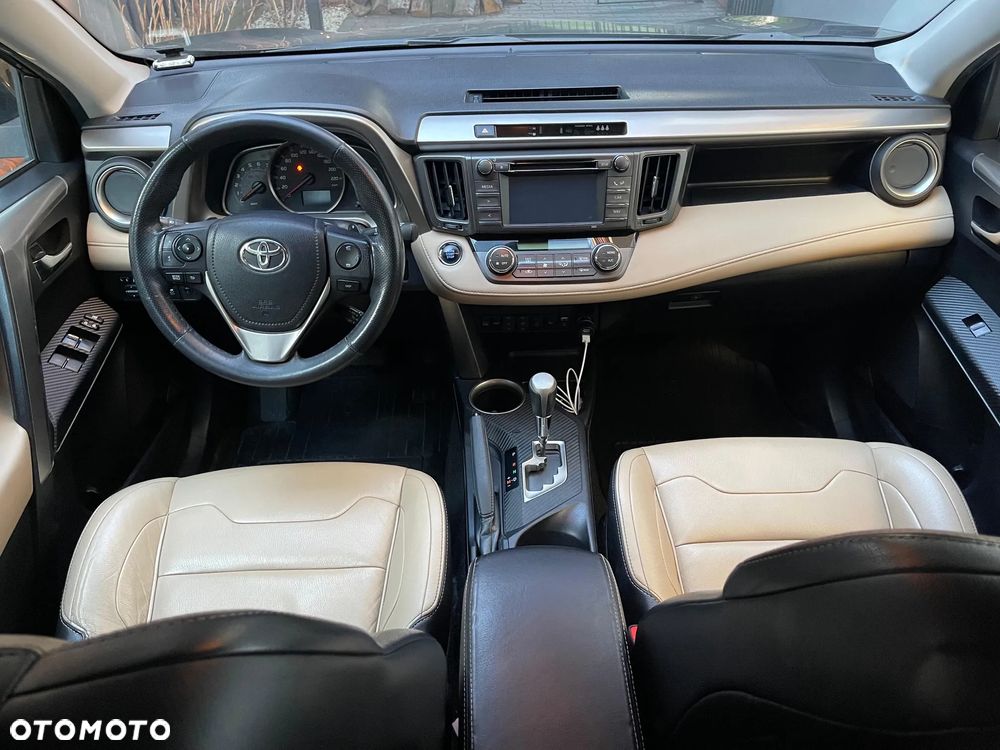 Toyota RAV4 2.2 D-CAT Premium - 14