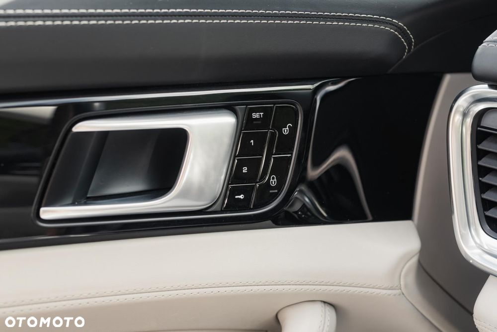 Porsche Panamera - 31