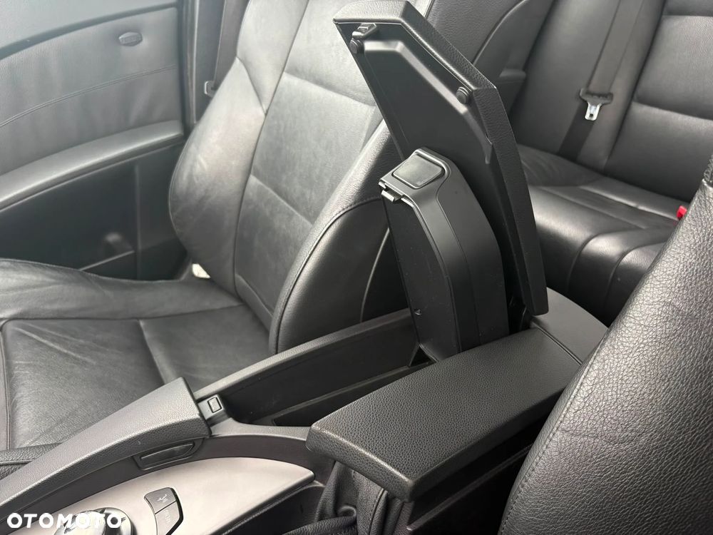BMW Seria 5 525d - 15