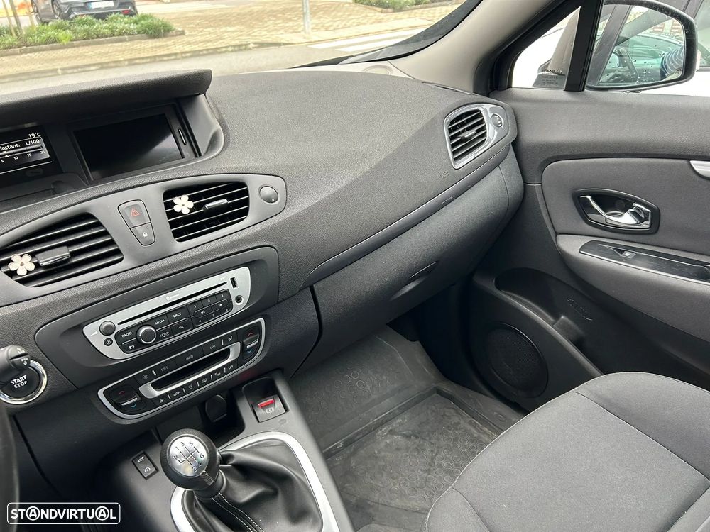 Renault Mégane Scénic - 9